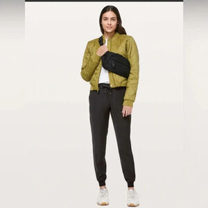 Lululemon On The Fly Jogger
Black